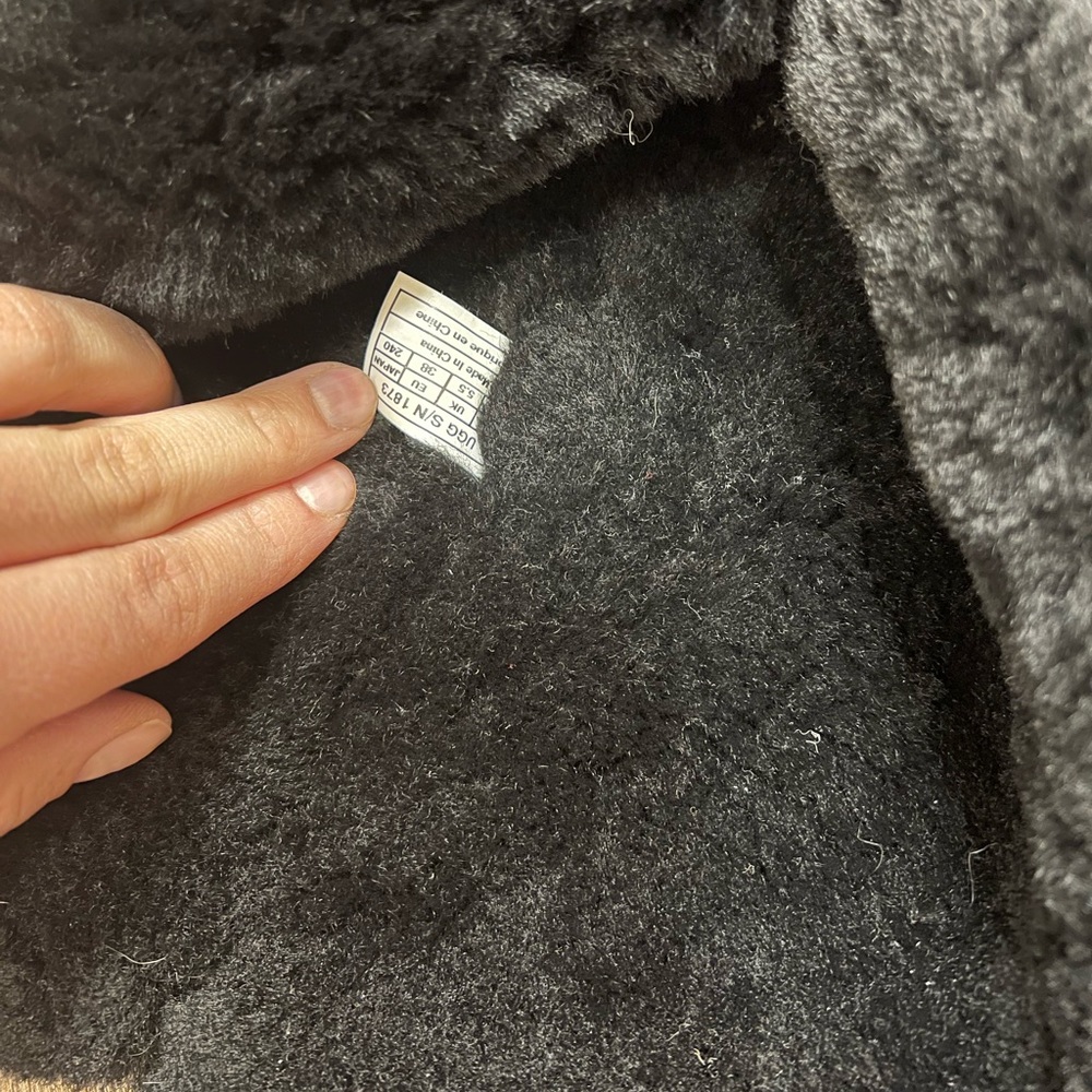 Ugg Australia Bailey Button - image 5